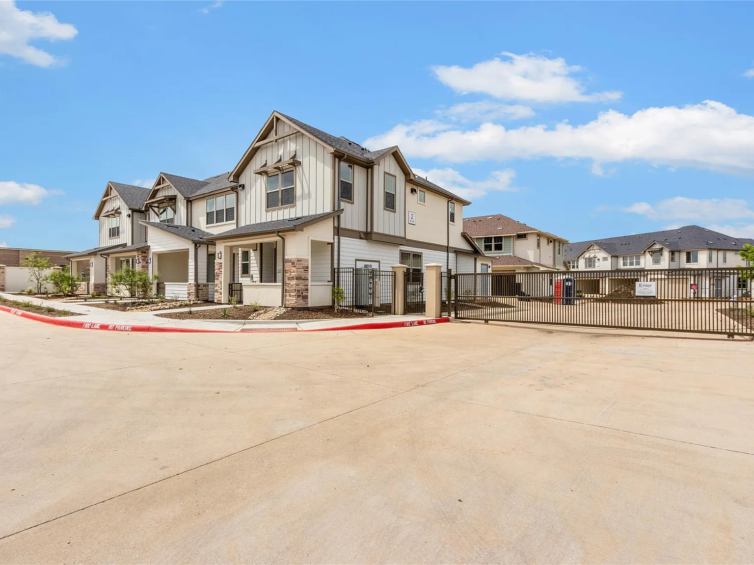 2 bed, 2.5 bath, 1186 sqft, $2,365 — Photo 3