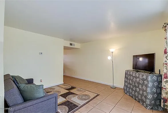 2 bed, 606 sqft, $1,606 — Photo 4