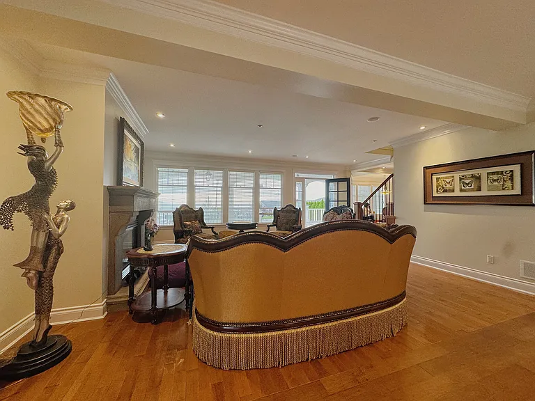15445 Royal Ave #UP — Photo 10