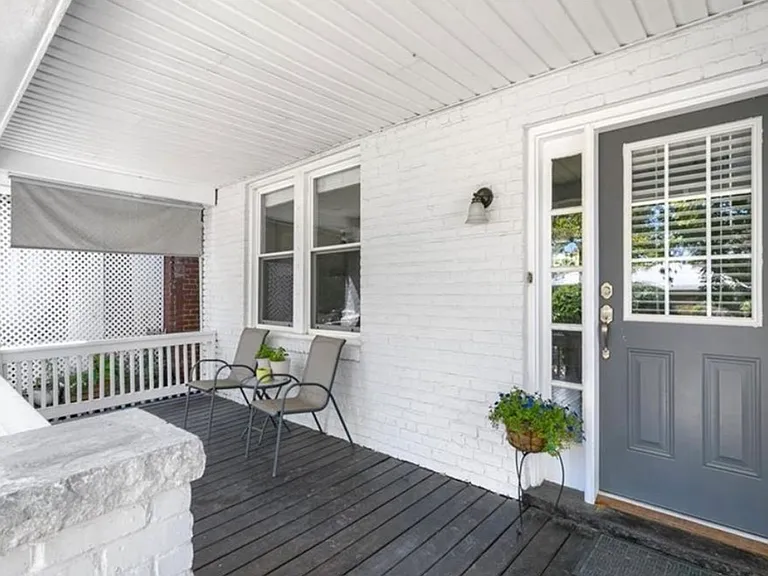 2224 Seminary Ave — Photo 2
