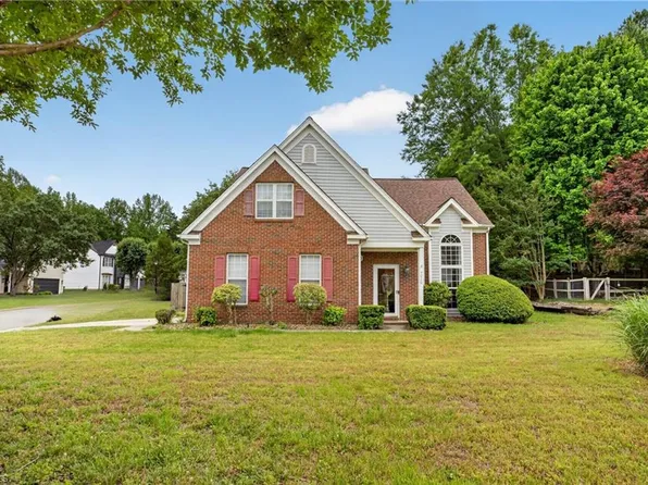 4020 Tutbury Dr, Jamestown, NC 27282