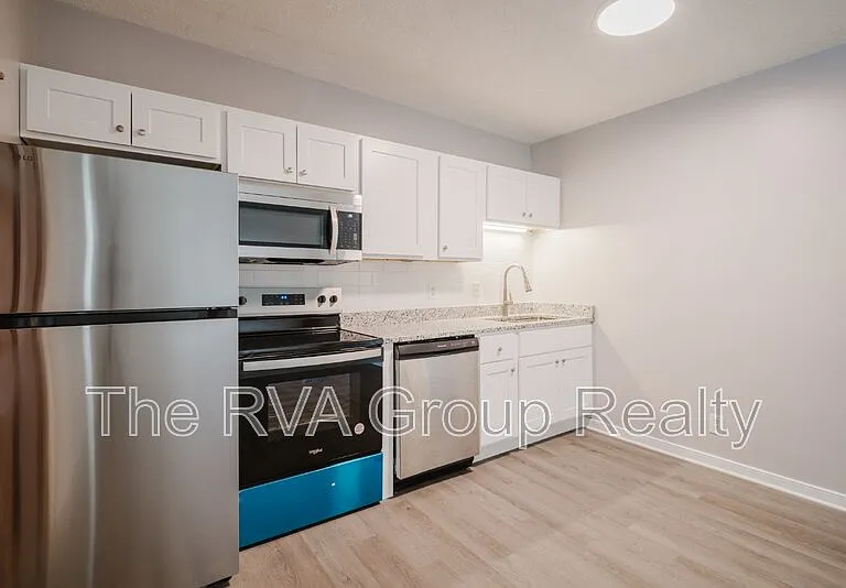 3807 Woodlawn St #8 — Photo 11
