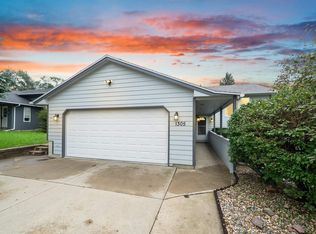 1305 E Old Hickory St, Sioux Falls, SD 57104
