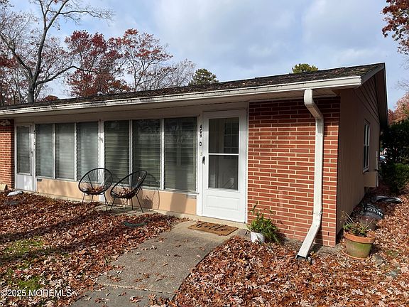 2nd image of 469D Thornbury Ct