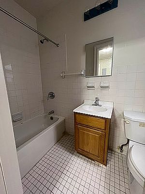 2nd image of 220 E 18th St APT 1