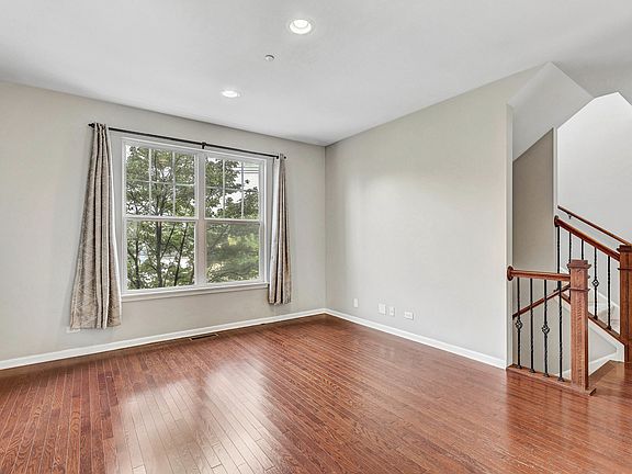 5th image of 318 Laurel Ave