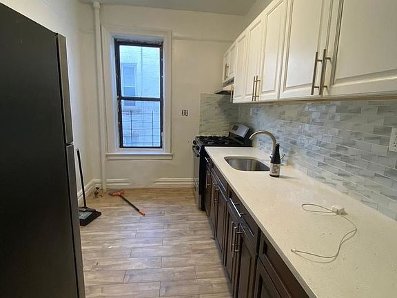 3rd image of 868 47th St #B9