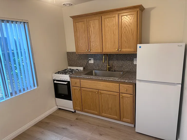 Sussex House Apartments — Photo 54
