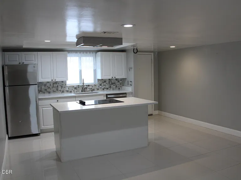 144 S Halifax Ave #35 — Photo 2