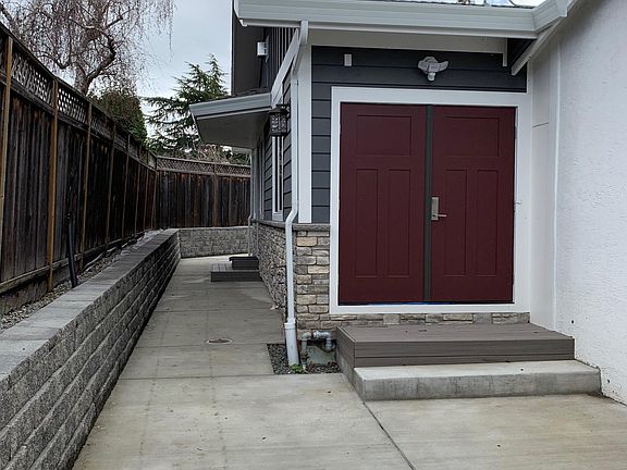 5th image of 260 Saint Nicholas Ct