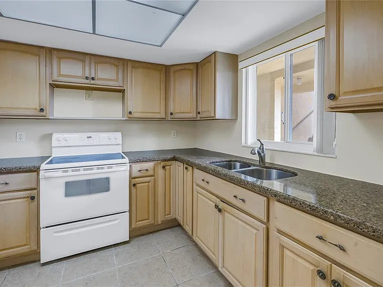 3500 Lake Bayshore Dr #K101 — Photo 8