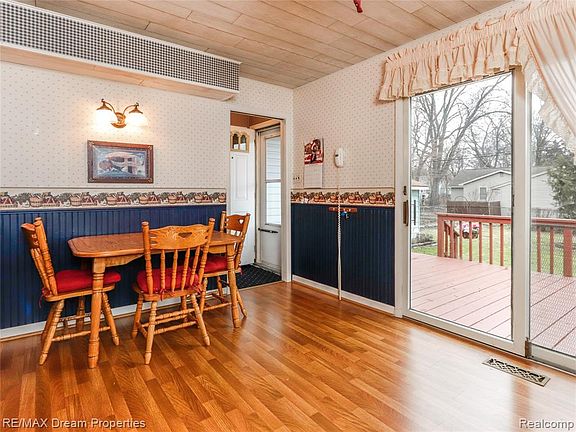5th image of 31444 Alvin St