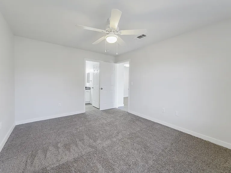 Lakeside Apartments — Photo 9