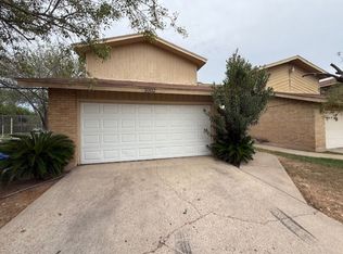 1002 Castle Heights Dr, Laredo, TX 78041