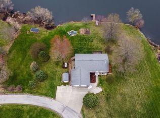 6 Shoreline Dr, Grinnell, IA 50112