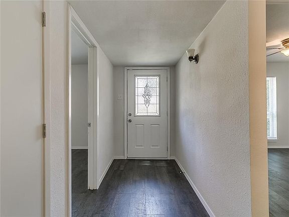 4th image of 1017 Las Palmas Dr