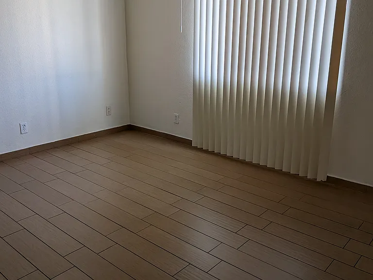 2460 Linden Ave #204 — Photo 6