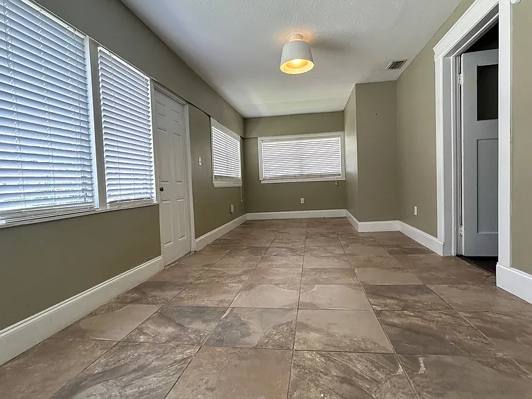 419 E Belmar St — Photo 17