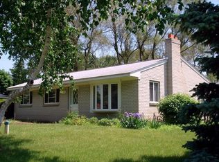 61441 Fairland Dr, South Lyon, MI 48178