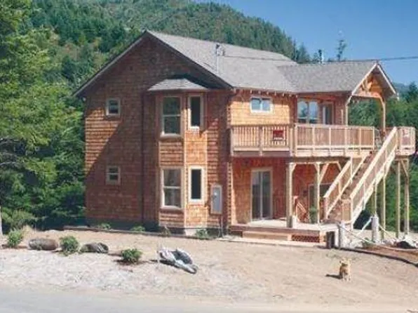 95 Redwood Rd, Whitethorn, CA 95589