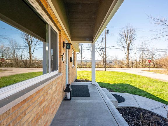 5th image of 9216 Grandview Ave