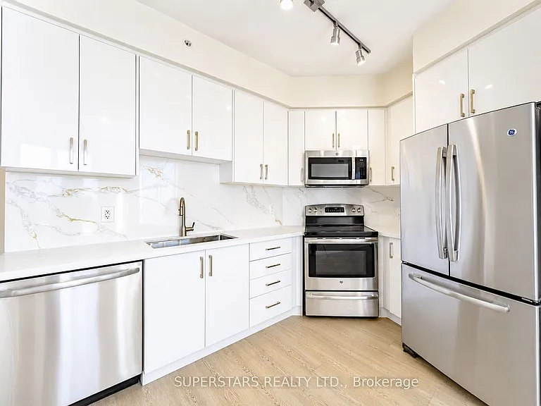 7161 Yonge St #1626 — Photo 9