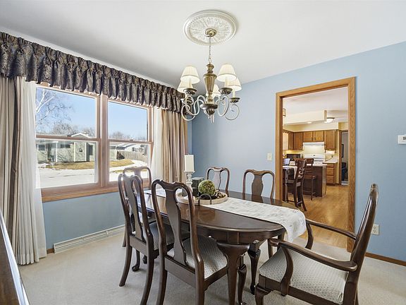 5th image of 705 S Goldenrod Dr