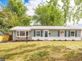 114 N Cypress Rd, Sterling, VA 20164
