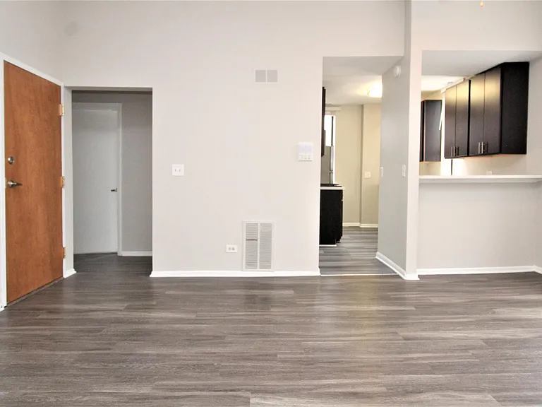 807 W Willow St #2D — Photo 13