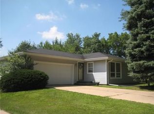 1736 Hillside Dr NW, Cedar Rapids, IA 52405