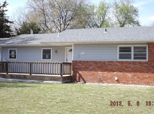 916 Ridge Dr, Halstead, KS 67056