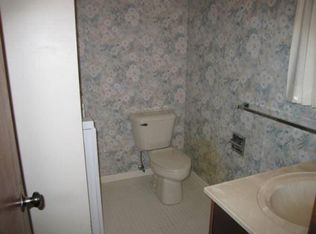 3801 W Wintergreen Dr, Midland, MI 48640