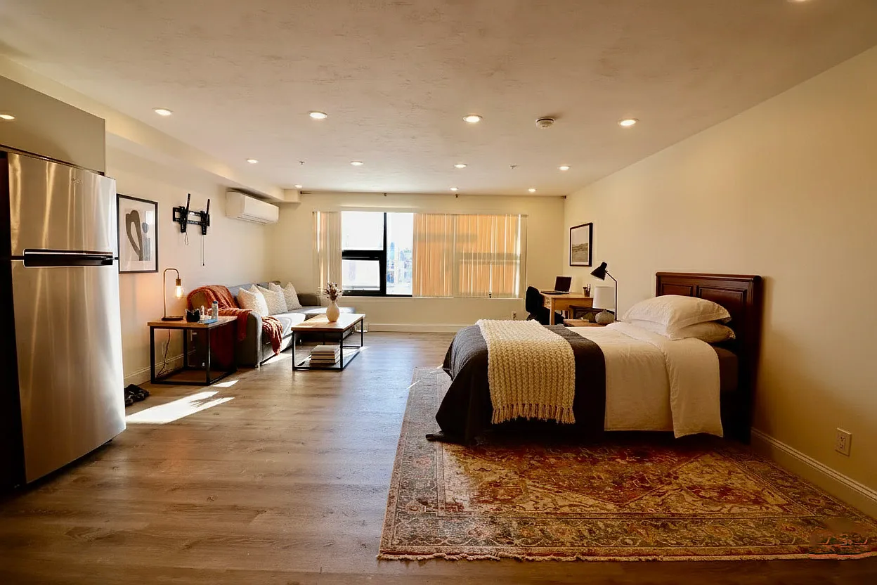 Studio, 440 sqft, $2,700 — Photo 2
