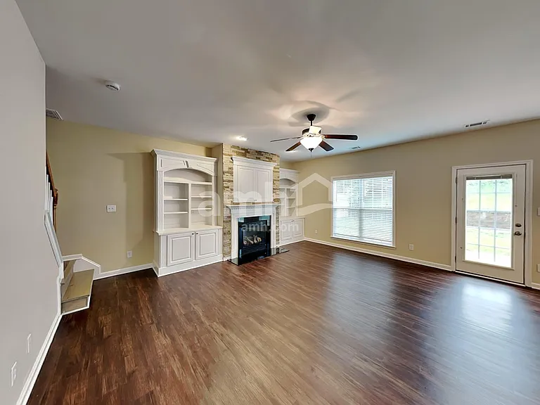 122 Tilton Dr — Photo 5