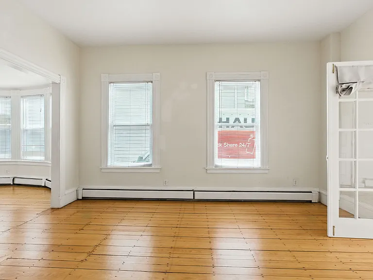 547 Broadway — Photo 13