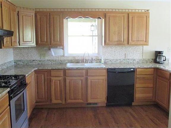 5th image of 403 Deerfield Cir