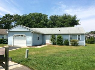 28 Tropicana Ct, Toms River, NJ 08757