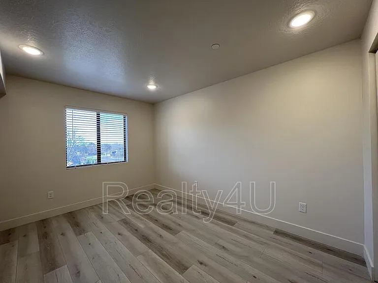 2244 N Canyon Rd #204 — Photo 10