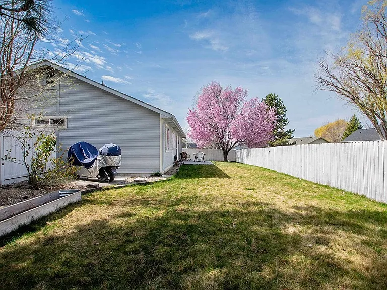492 N Procyon Pl — Photo 10