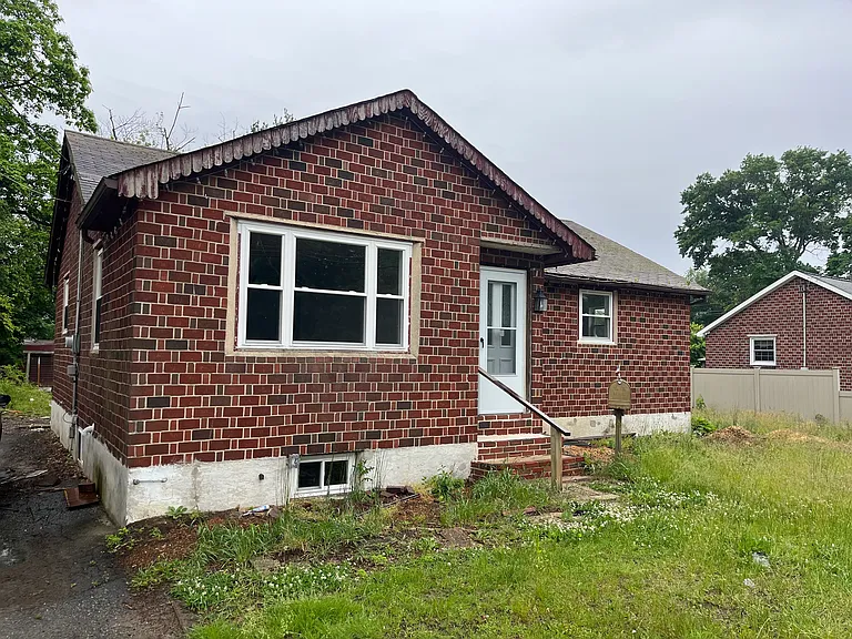 436 Ryders Ln — Photo 1