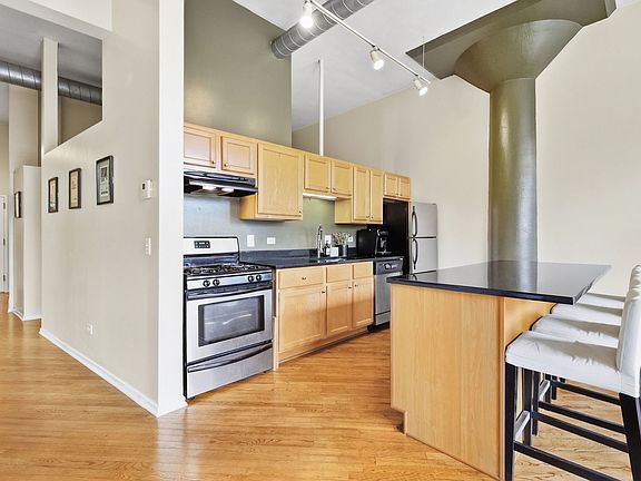 2nd image of 1801 W Larchmont Ave APT 214