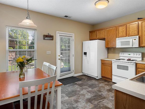 5th image of 9852 White Poplar Dr