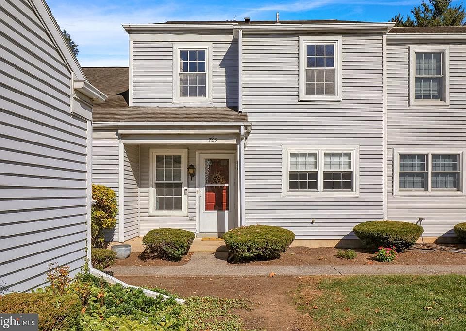 1st image of 709 Cambridge Ct