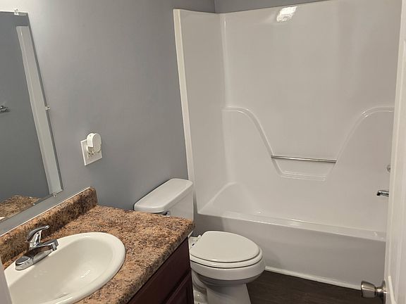 3rd image of 742 Vista St #742
