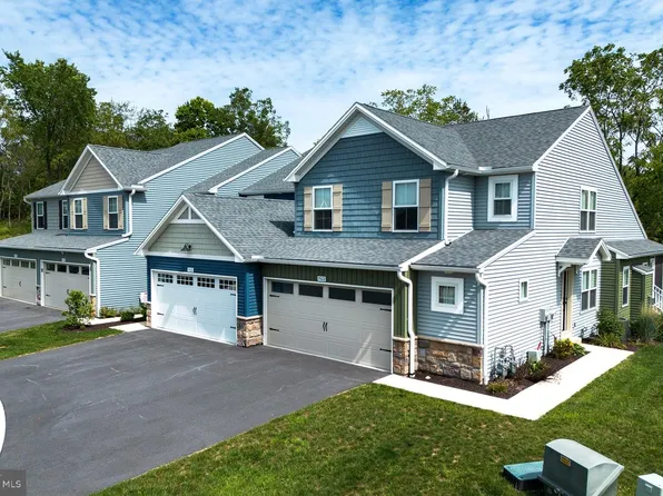 7422 Red Oak Ct, Harrisburg, PA 17112