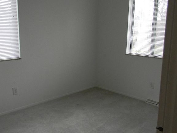 5th image of 31860 Grifor Dr