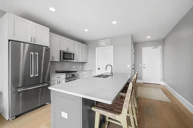 1 bed, 705 sqft, $2,700 — Photo 2