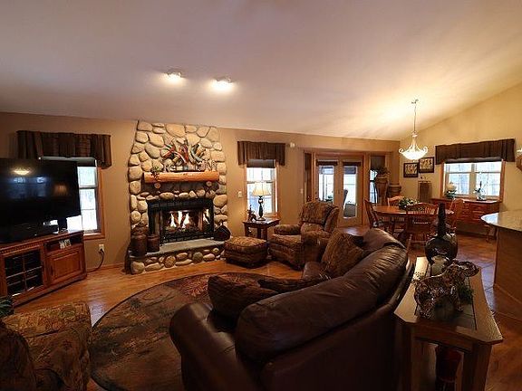 3rd image of 6910 Arbor Haven Ln