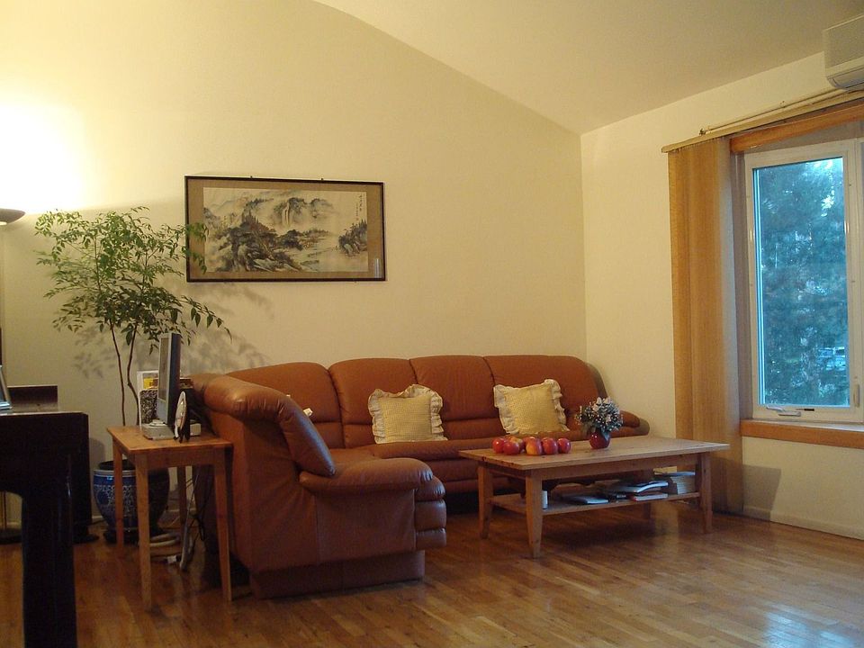 2nd image of 20 Morgan Pl