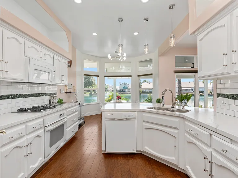 8301 Waterfield Dr — Photo 29